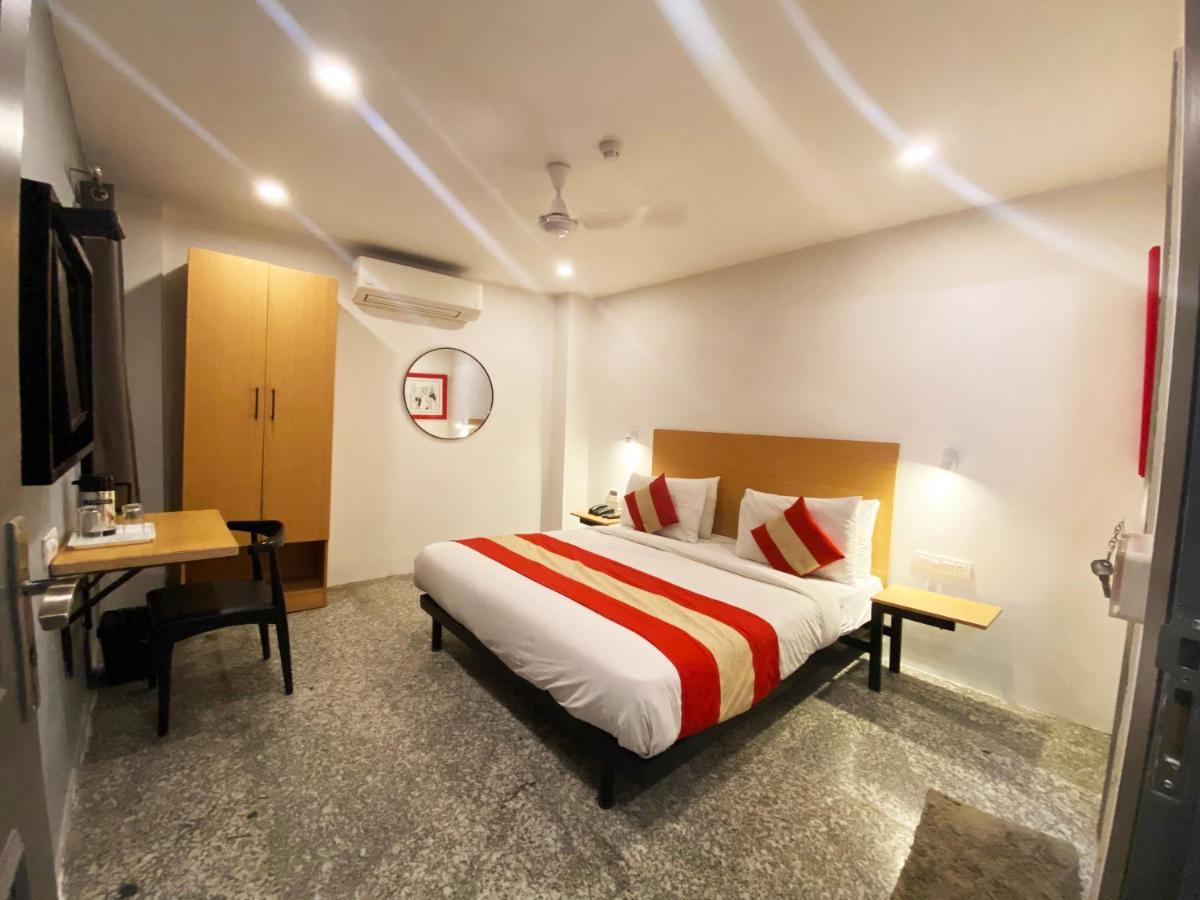Hotel Yellow Saffron Делхи Екстериор снимка