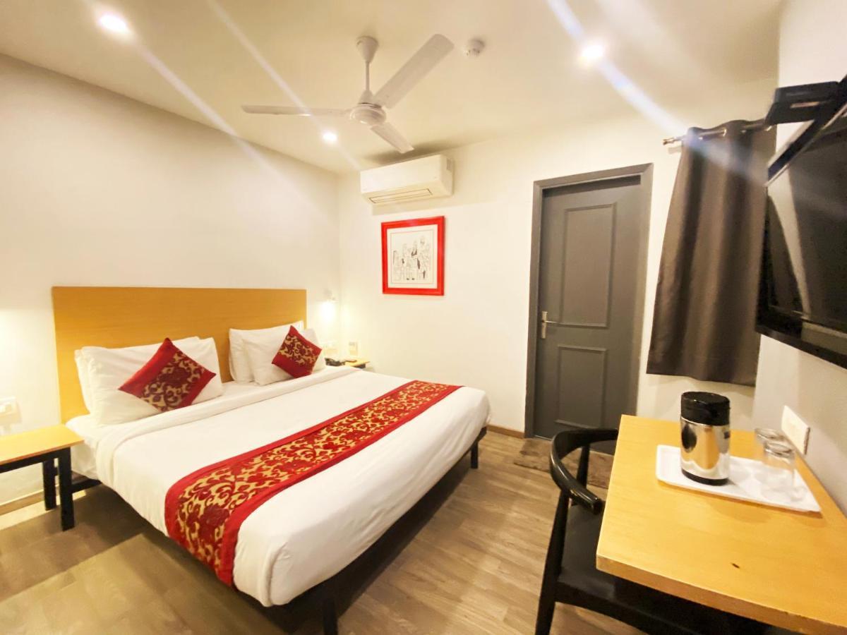 Hotel Yellow Saffron Делхи Екстериор снимка