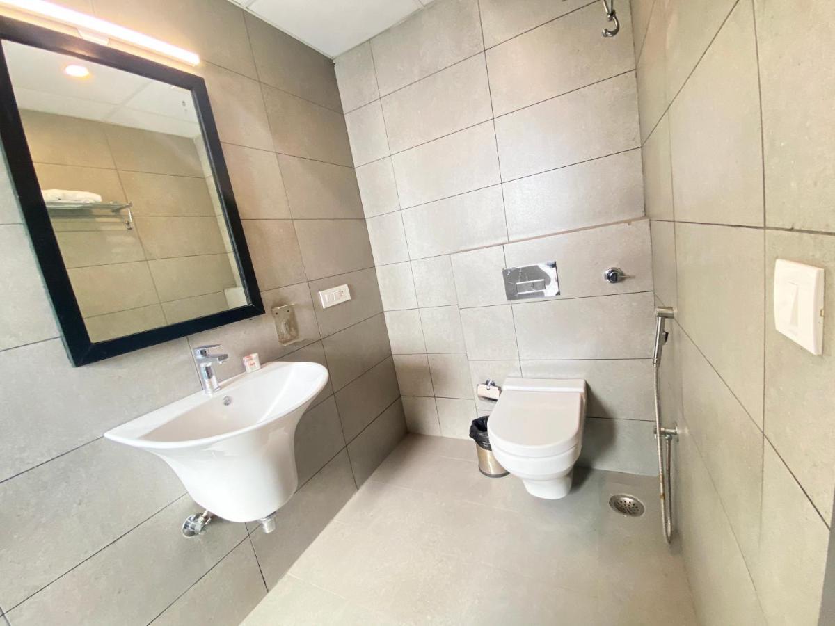 Hotel Yellow Saffron Делхи Екстериор снимка