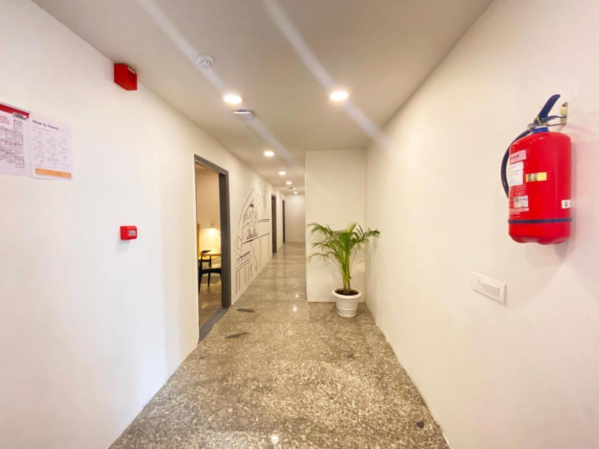 Hotel Yellow Saffron Делхи Екстериор снимка