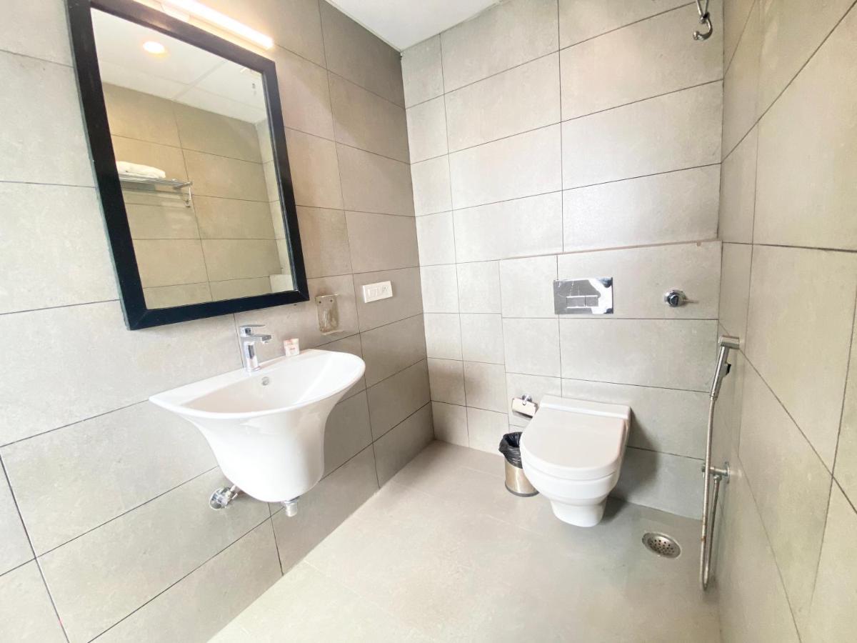 Hotel Yellow Saffron Делхи Екстериор снимка