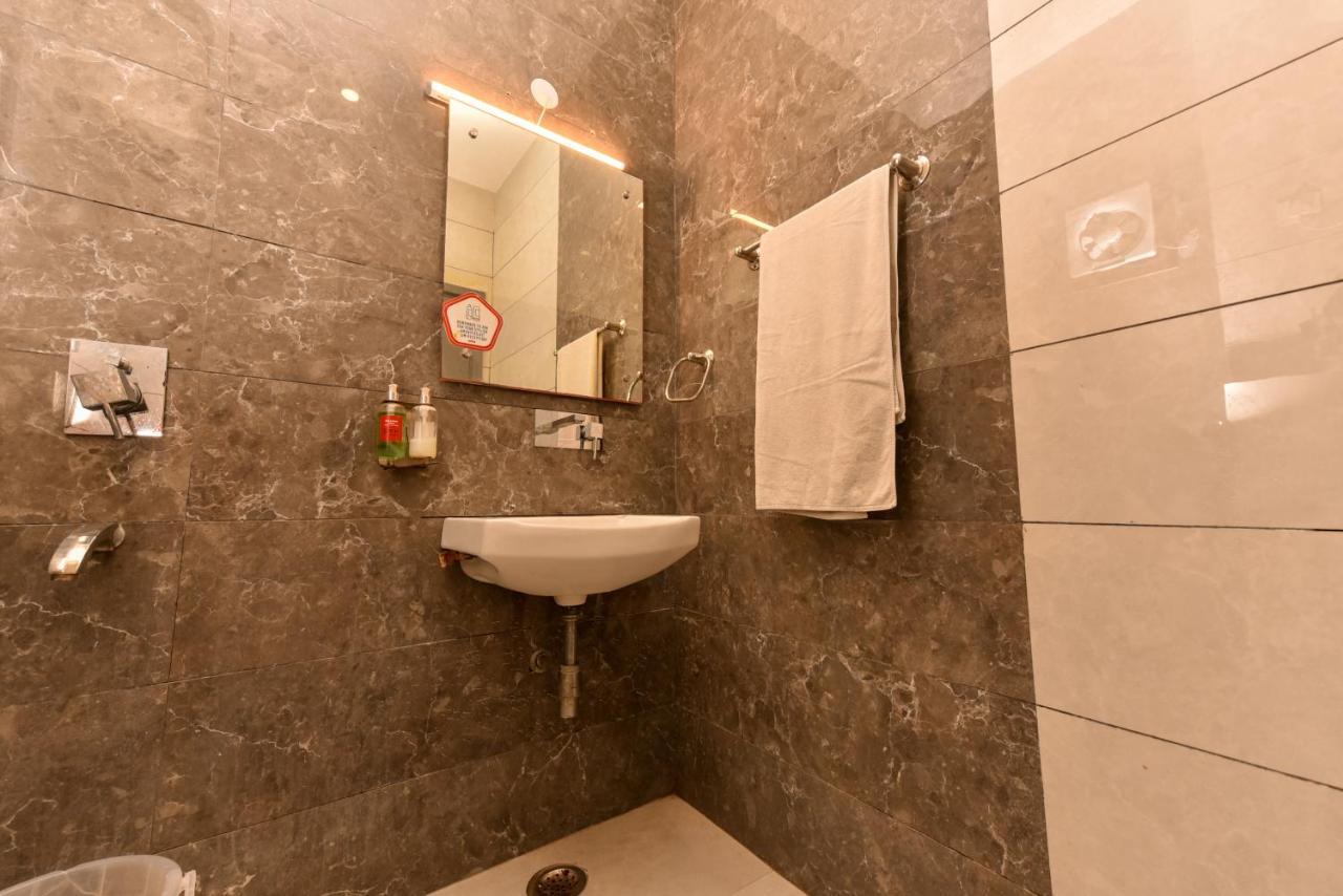 Hotel Yellow Saffron Делхи Екстериор снимка