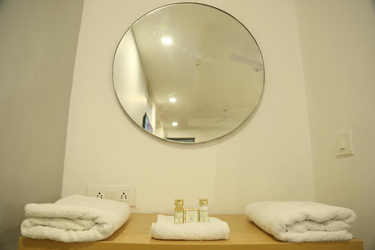 Hotel Yellow Saffron Делхи Екстериор снимка